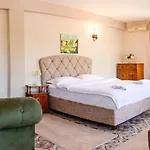 Family Victoria Gold Hotel 2*